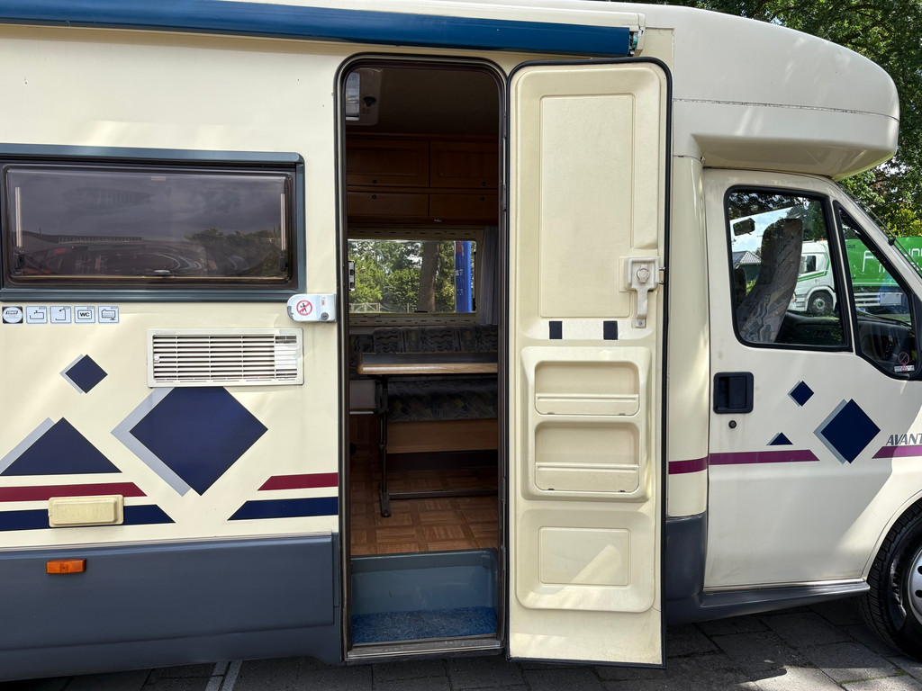 Fiat 230 CAMPER|draaistoelen|4p|trekhaak|fietsendrager met|luifel|twee bedden|zonnepanelen|keukenblok|toilet 15