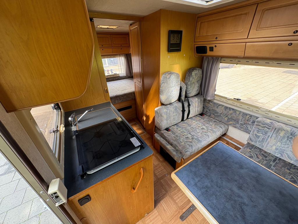 Fiat 230 CAMPER|draaistoelen|4p|trekhaak|fietsendrager met|luifel|twee bedden|zonnepanelen|keukenblok|toilet 18