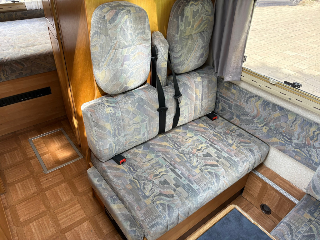 Fiat 230 CAMPER|draaistoelen|4p|trekhaak|fietsendrager met|luifel|twee bedden|zonnepanelen|keukenblok|toilet 19