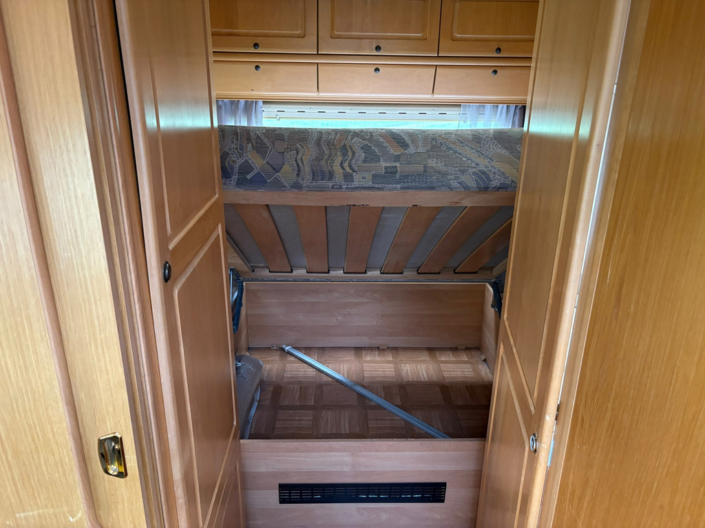Fiat 230 CAMPER|draaistoelen|4p|trekhaak|fietsendrager met|luifel|twee bedden|zonnepanelen|keukenblok|toilet 21