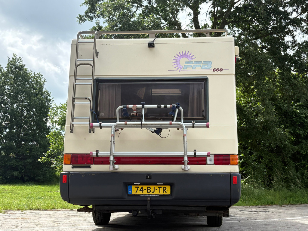 Fiat 230 CAMPER|draaistoelen|4p|trekhaak|fietsendrager met|luifel|twee bedden|zonnepanelen|keukenblok|toilet 8