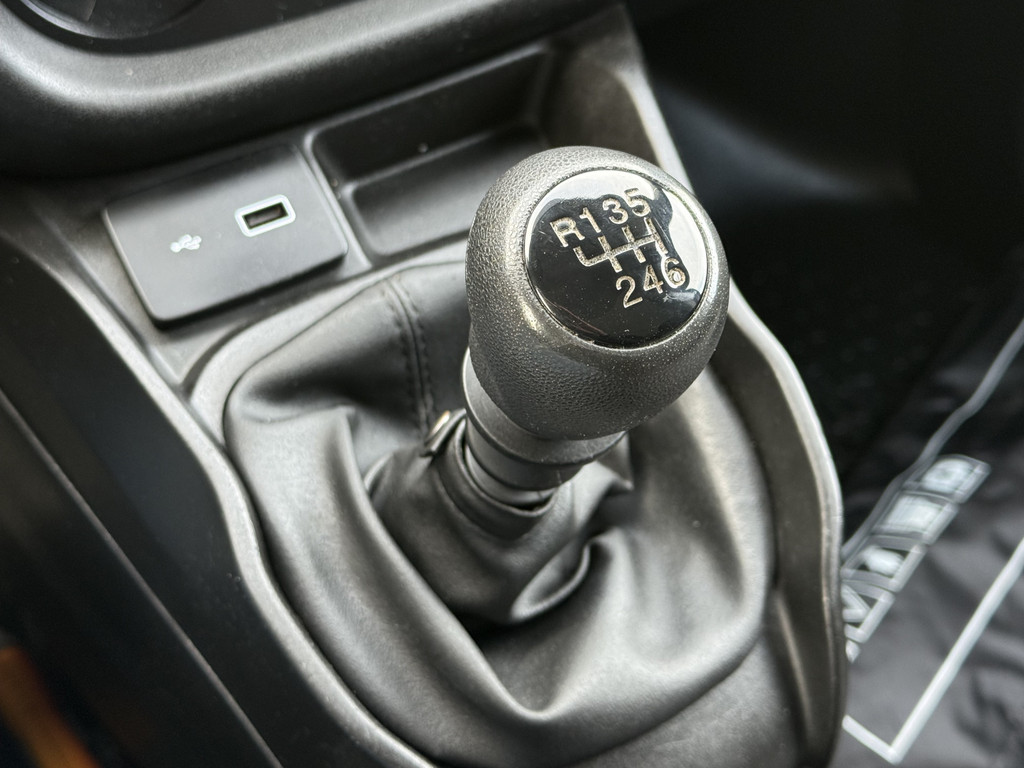 Fiat Doblò Cargo 1.6 MJ 105 PK / L1H1 / 1e EIG. / AIRCO / CRUISE / TREKHAAK / NAVI / 3-ZITS 17