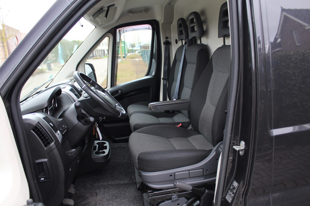 Fiat Ducato 30 2.3 MultiJet 120PK Euro6 L2H2 Buscamper - VanCubic Premium - Nieuwe camper inrichting! 11