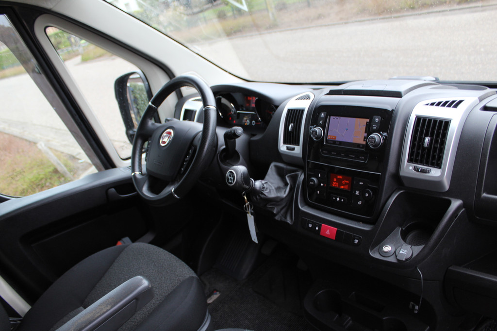Fiat Ducato 30 2.3 MultiJet 120PK Euro6 L2H2 Buscamper - VanCubic Premium - Nieuwe camper inrichting! 12