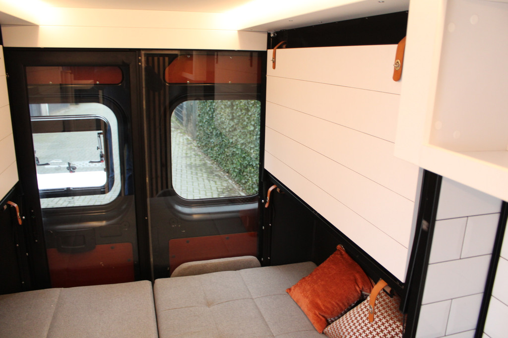 Fiat Ducato 30 2.3 MultiJet 120PK Euro6 L2H2 Buscamper - VanCubic Premium - Nieuwe camper inrichting! 18