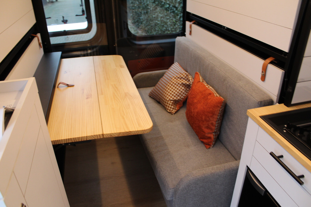 Fiat Ducato 30 2.3 MultiJet 120PK Euro6 L2H2 Buscamper - VanCubic Premium - Nieuwe camper inrichting! 20