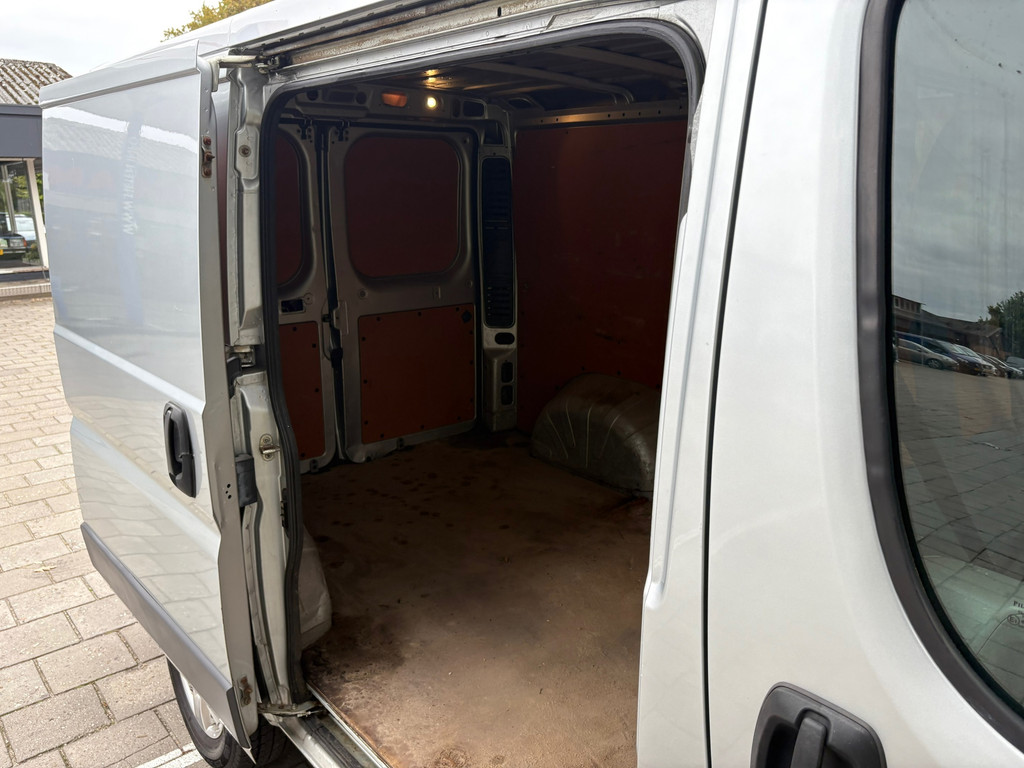 Fiat Ducato 30 2.3 MultiJet|120PK|NAP|airconditioning|trekhaak met 2500KG trekgewicht|3 zitplaatsen|bluetooth|radio 12