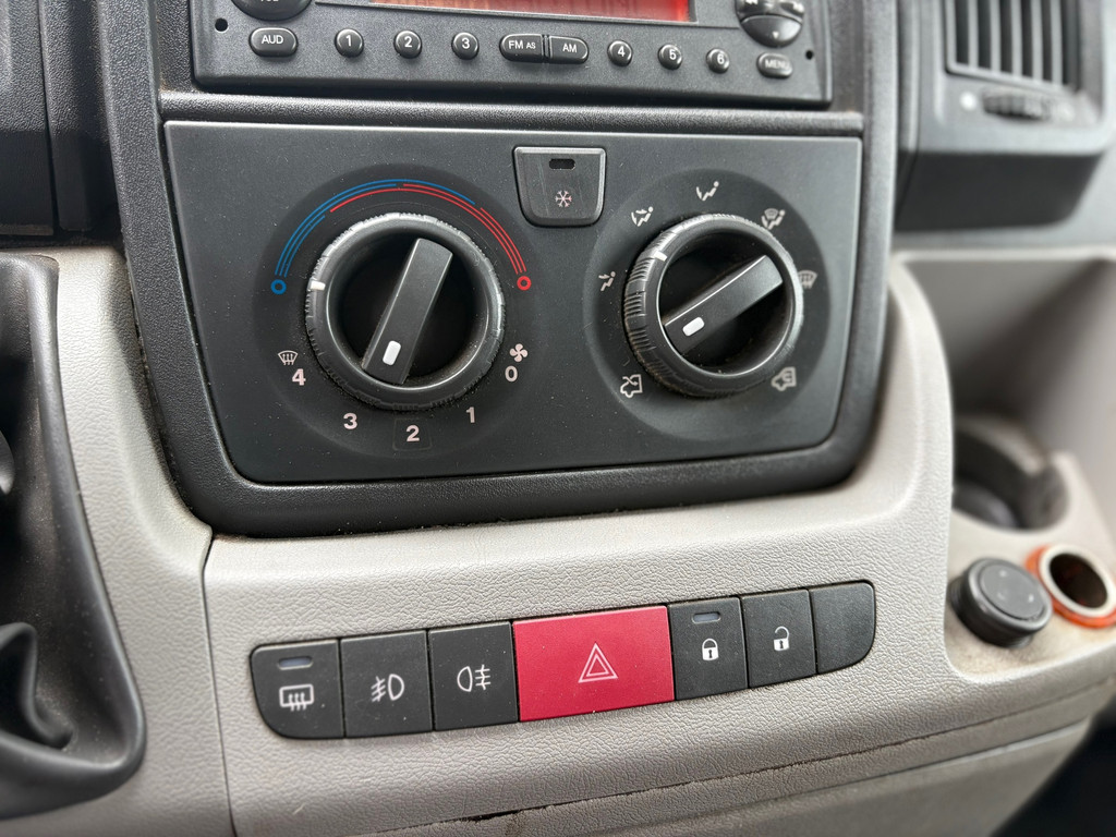 Fiat Ducato 30 2.3 MultiJet|120PK|NAP|airconditioning|trekhaak met 2500KG trekgewicht|3 zitplaatsen|bluetooth|radio 18