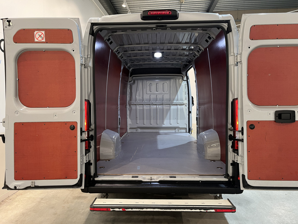 Fiat Ducato 35 2.2 MultiJet L4H2 Maxi 140 PK Automaat / Euro 6 / Airco / CarPlay / Camera / Cruise Control / 3.000 KG Trekgewicht / 3-Zits / 51.300 KM !! 19