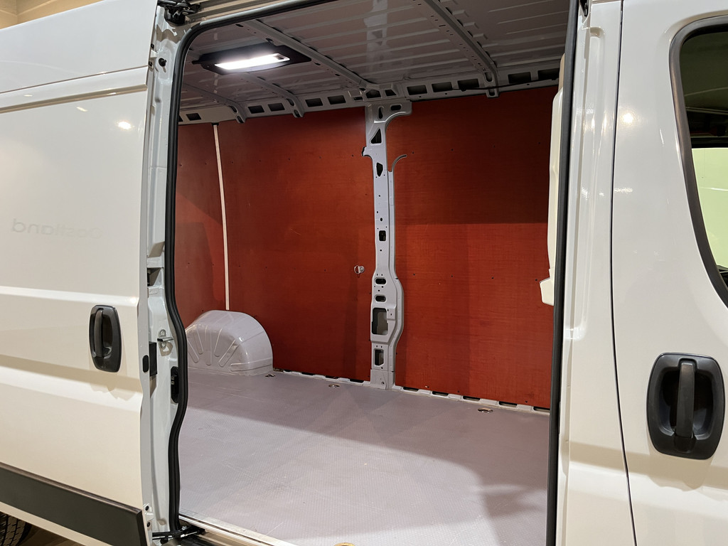 Fiat Ducato 35 2.2 MultiJet L4H2 Maxi 140 PK Automaat / Euro 6 / Airco / CarPlay / Camera / Cruise Control / 3.000 KG Trekgewicht / 3-Zits / 51.300 KM !! 20