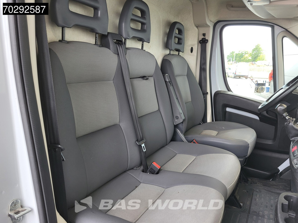 Fiat Ducato 140pk L3H2 Trekhaak Navi Airco Cruise Camera Parkeersensoren Euro6 L3 13m3 Airco Trekhaak Cruise control 12