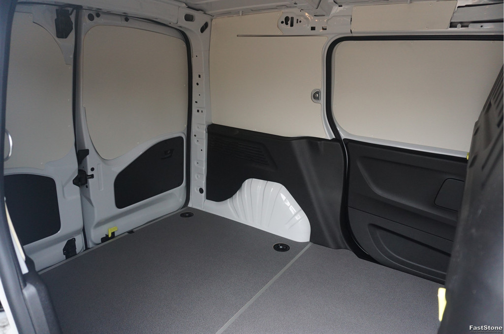 Fiat E-Doblò L1 50 kWh Plus BPM VRIJ Climate, Navi, Camera, Betimmering, 2x Schuifdeur!! NR. J291* 8