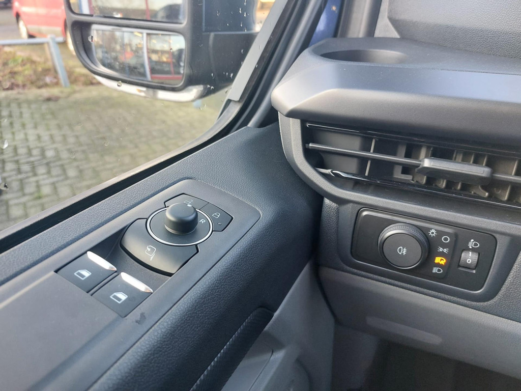 Ford CUSTOM 300 150 PK SPORT L2H1 ALLE OPTIES 10