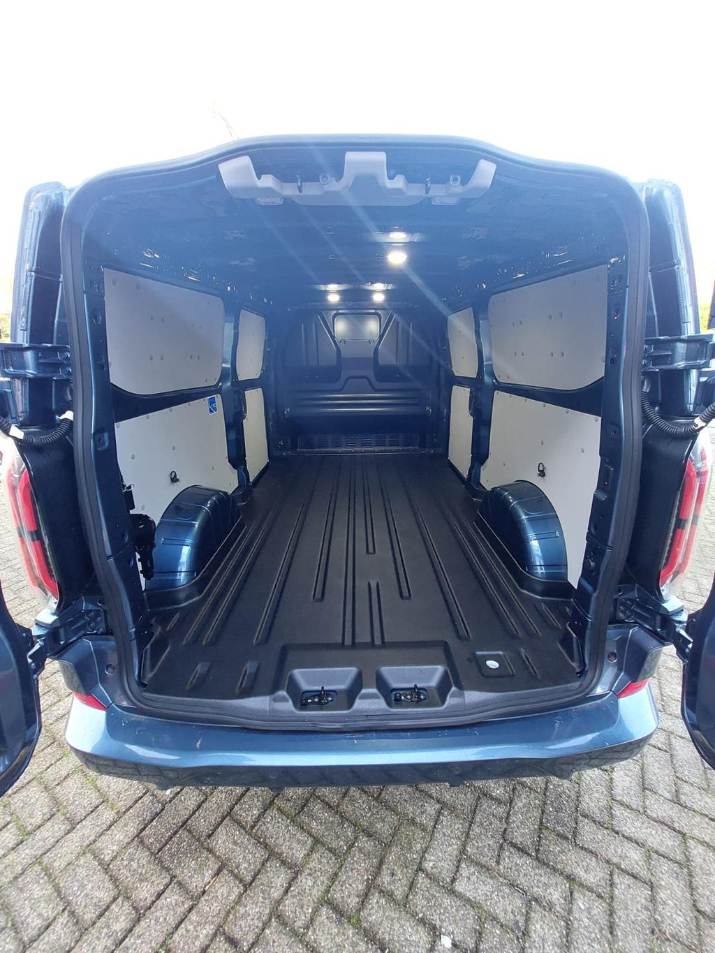 Ford CUSTOM 300 150 PK SPORT L2H1 ALLE OPTIES 16