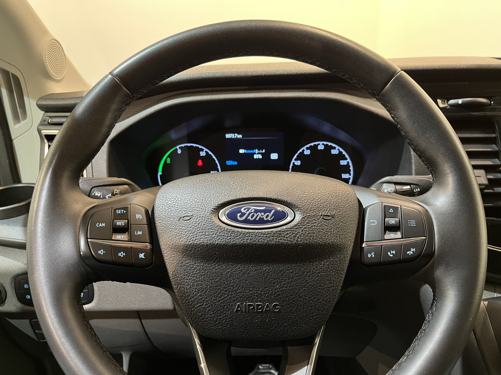Ford E-Transit 350 L2H2 Trend 68 kWh / 100% Elektrisch !! / Airco / Cruise Control / CarPlay / Camera / Navigatie / 3-Zits / 10.000 KM !! 12