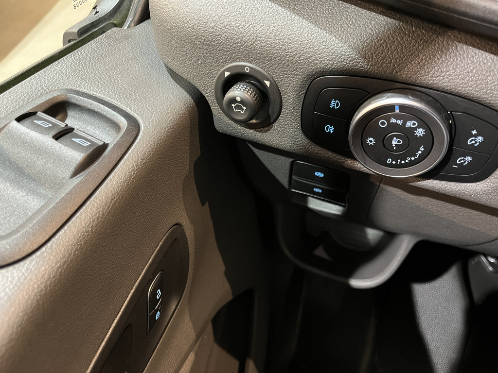 Ford E-Transit 350 L2H2 Trend 68 kWh / 100% Elektrisch !! / Airco / Cruise Control / CarPlay / Camera / Navigatie / 3-Zits / 10.000 KM !! 14