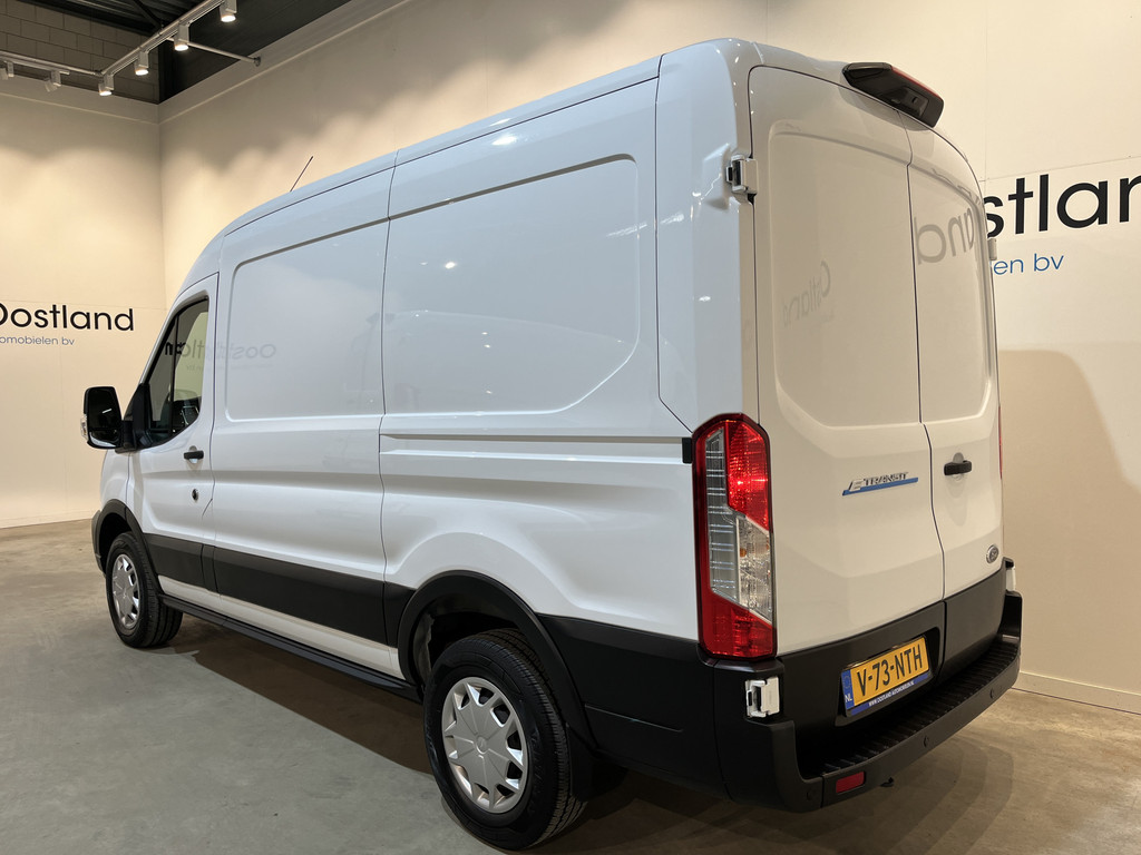 Ford E-Transit 350 L2H2 Trend 68 kWh / 100% Elektrisch !! / Airco / Cruise Control / CarPlay / Camera / Navigatie / 3-Zits / 10.000 KM !! 20