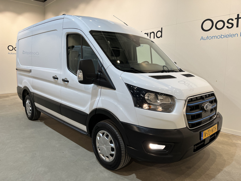 Ford E-Transit 350 L2H2 Trend 68 kWh / 100% Elektrisch !! / Airco / Cruise Control / CarPlay / Camera / Navigatie / 3-Zits / 10.000 KM !! 21