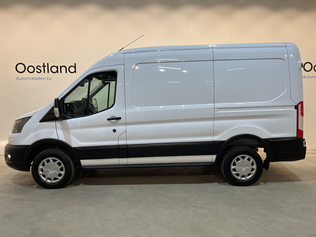 Ford E-Transit 350 L2H2 Trend 68 kWh / 100% Elektrisch !! / Airco / Cruise Control / CarPlay / Camera / Navigatie / 3-Zits / 10.000 KM !! 4