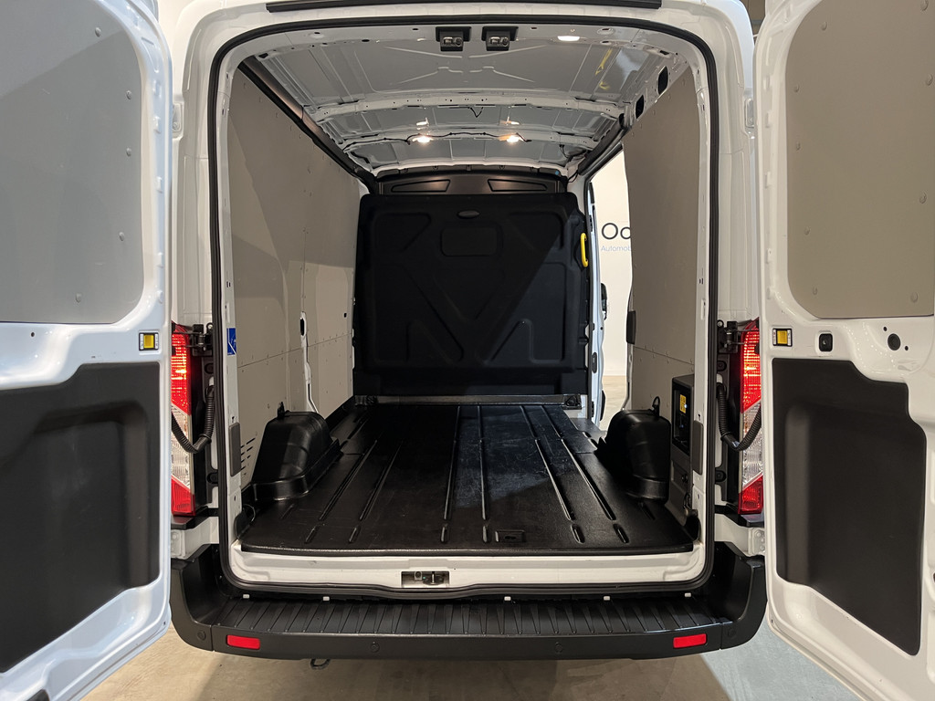 Ford E-Transit 350 L2H2 Trend 68 kWh / 100% Elektrisch !! / Airco / Cruise Control / CarPlay / Camera / Navigatie / 3-Zits / 10.000 KM !! 5