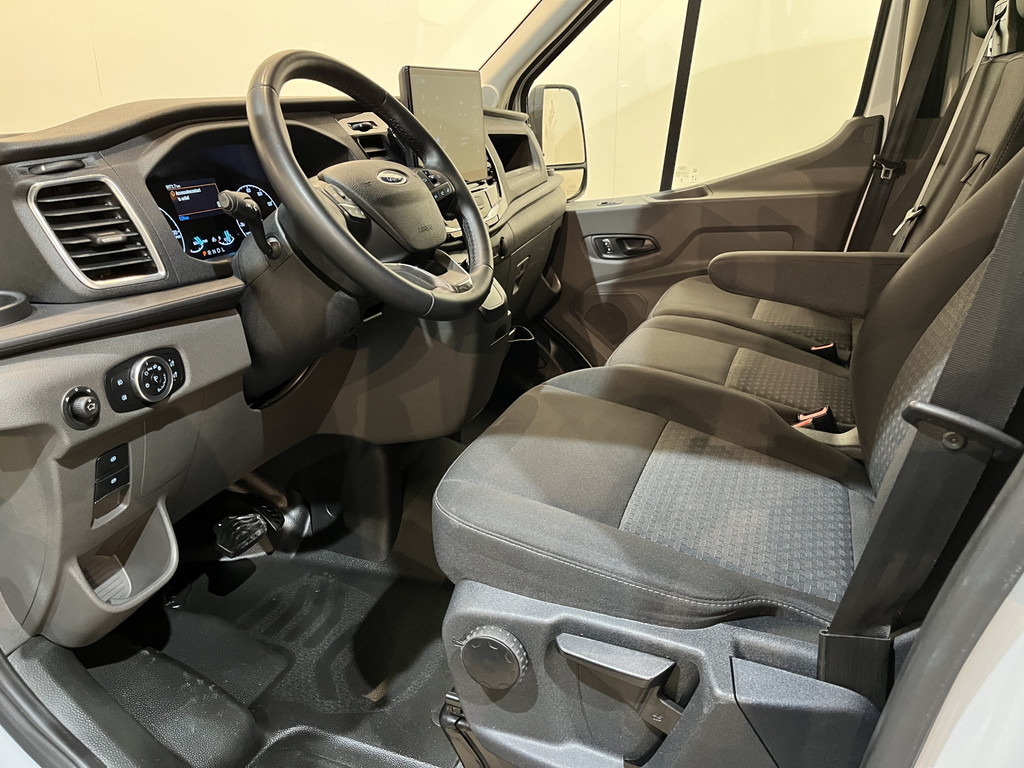 Ford E-Transit 350 L2H2 Trend 68 kWh / 100% Elektrisch !! / Airco / Cruise Control / CarPlay / Camera / Navigatie / 3-Zits / 10.000 KM !! 6
