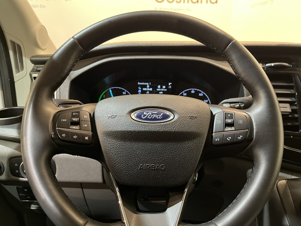 Ford E-Transit 350 L2H2 Trend 68 kWh / 100% Elektrisch !! / Airco / Cruise Control / CarPlay / Camera / Navigatie / 3-Zits / 12.000 KM !! 10