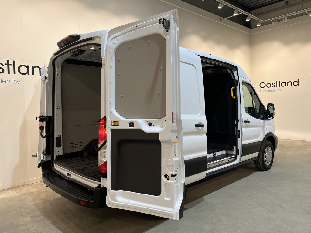 Ford E-Transit 350 L2H2 Trend 68 kWh / 100% Elektrisch !! / Airco / Cruise Control / CarPlay / Camera / Navigatie / 3-Zits / 12.000 KM !! 2