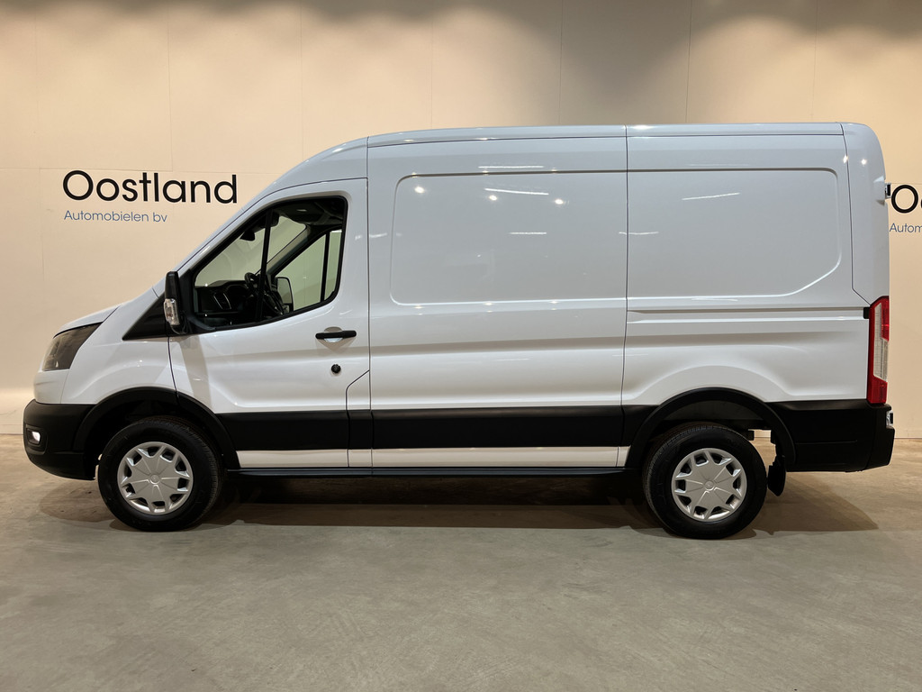 Ford E-Transit 350 L2H2 Trend 68 kWh / 100% Elektrisch !! / Airco / Cruise Control / CarPlay / Camera / Navigatie / 3-Zits / 12.000 KM !! 4