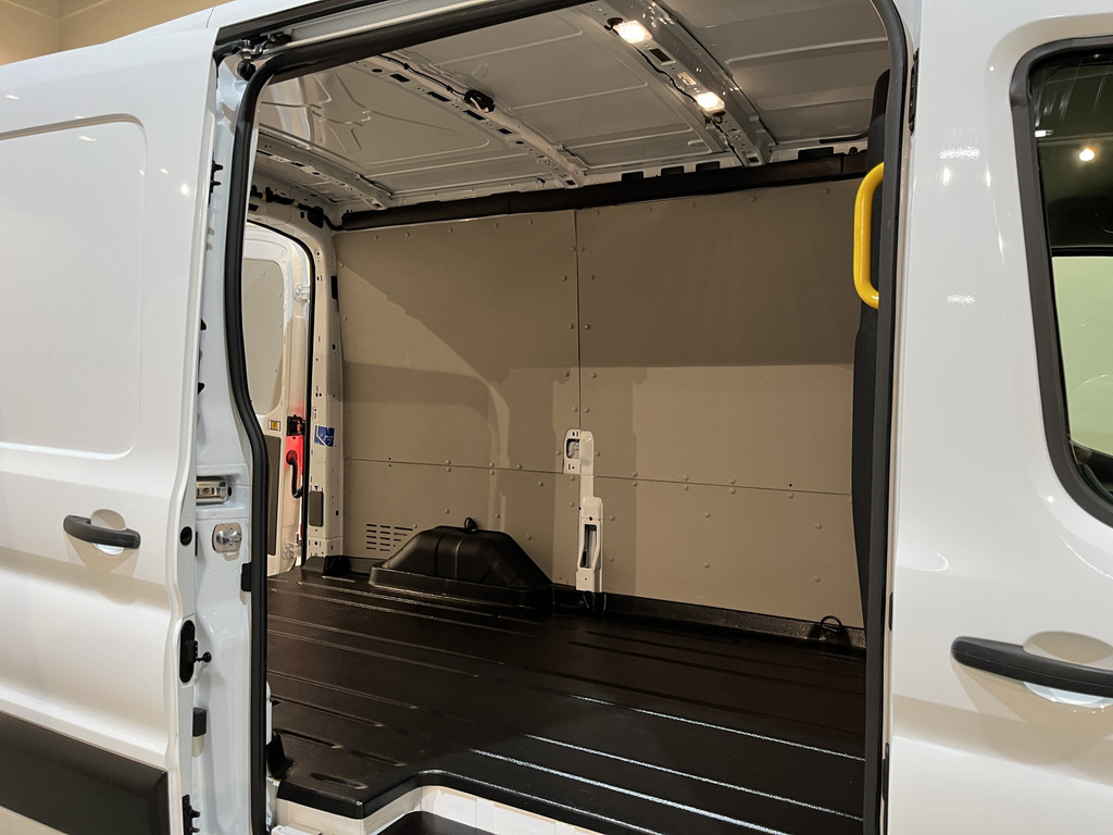 Ford E-Transit 350 L2H2 Trend 68 kWh / 100% Elektrisch !! / Airco / Cruise Control / CarPlay / Camera / Navigatie / 3-Zits / 12.200 KM !! 20