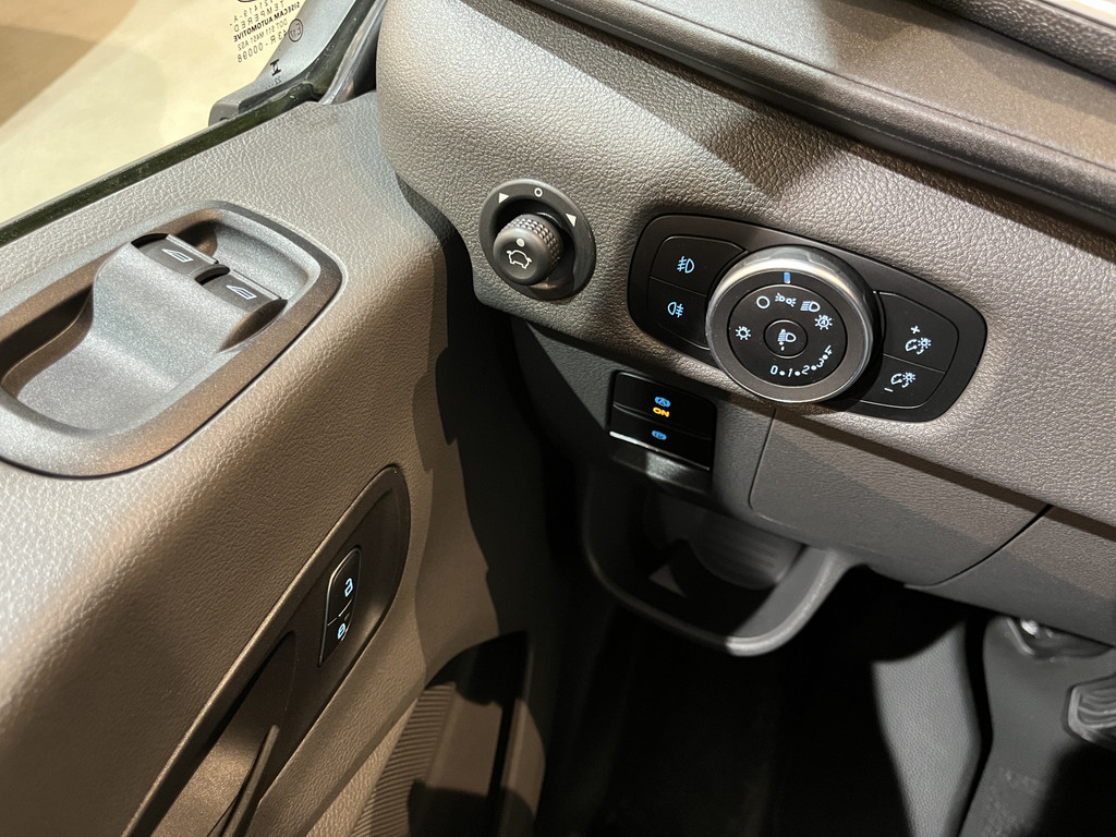 Ford E-Transit 350 L2H2 Trend 68 kWh / 100% Elektrisch !! / Airco / Cruise Control / CarPlay / Camera / Navigatie / 3-Zits / 5.300 KM !! 14