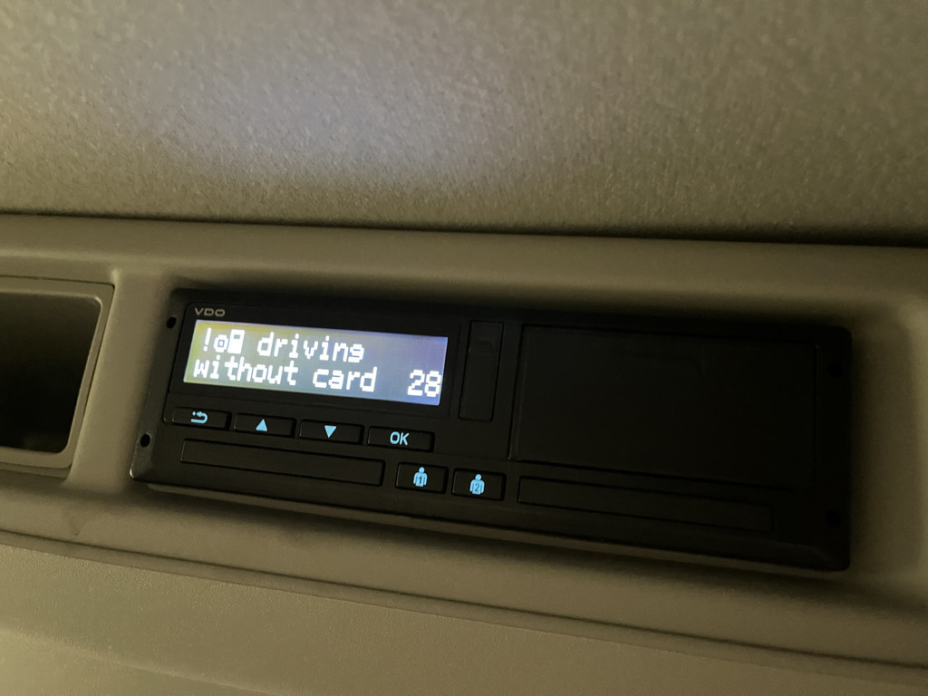 Ford E-Transit 350 L2H2 Trend 68 kWh / 100% Elektrisch !! / Airco / Cruise Control / CarPlay / Camera / Navigatie / 3-Zits / 5.300 KM !! 15