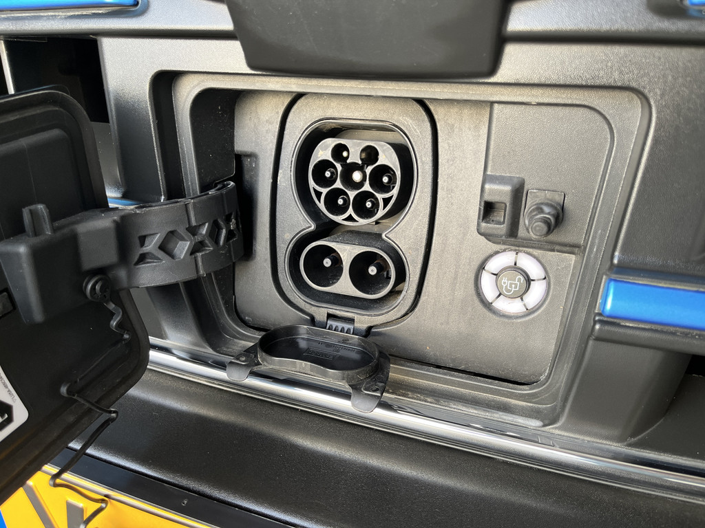 Ford E-Transit 350 L2H2 Trend 68 kWh / 100% Elektrisch !! / Airco / Cruise Control / CarPlay / Camera / Navigatie / 3-Zits / 5.300 KM !! 18