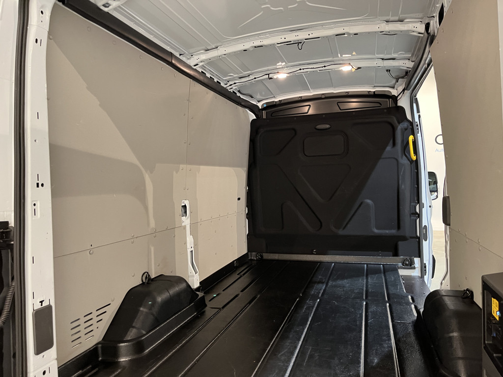 Ford E-Transit 350 L2H2 Trend 68 kWh / 100% Elektrisch !! / Airco / Cruise Control / CarPlay / Camera / Navigatie / 3-Zits / 6.600 KM !! 15