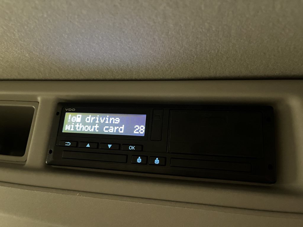 Ford E-Transit 350 L2H2 Trend 68 kWh / 100% Elektrisch !! / Airco / Cruise Control / CarPlay / Camera / Navigatie / 3-Zits / 6.600 KM !! 17