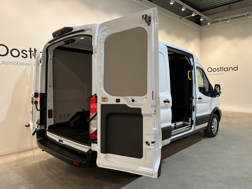 Ford E-Transit 350 L2H2 Trend 68 kWh / 100% Elektrisch !! / Airco / Cruise Control / CarPlay / Camera / Navigatie / 3-Zits / 6.600 KM !! 2