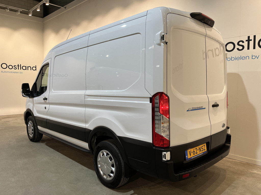 Ford E-Transit 350 L2H2 Trend 68 kWh / 100% Elektrisch !! / Airco / Cruise Control / CarPlay / Camera / Navigatie / 3-Zits / 6.600 KM !! 20