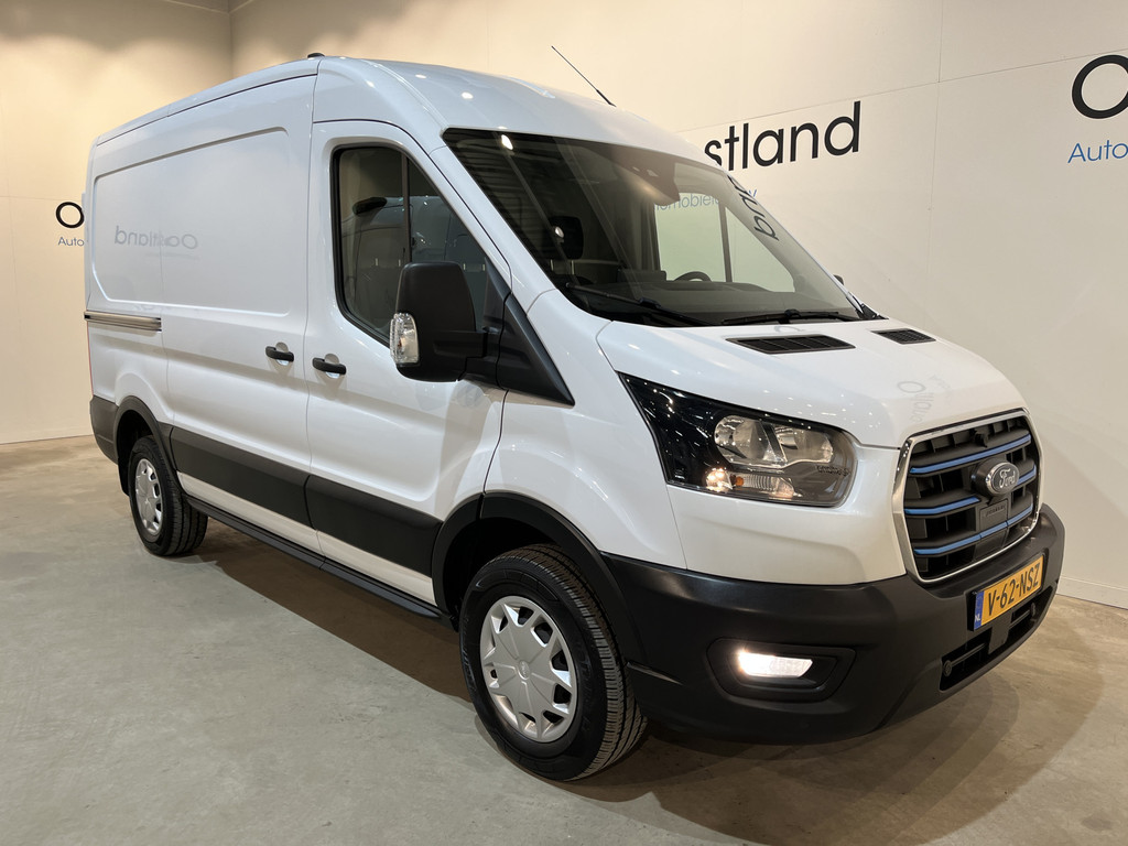 Ford E-Transit 350 L2H2 Trend 68 kWh / 100% Elektrisch !! / Airco / Cruise Control / CarPlay / Camera / Navigatie / 3-Zits / 6.600 KM !! 21