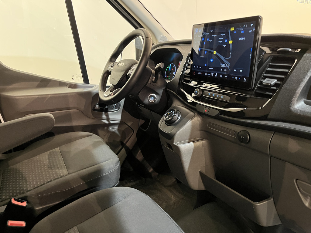 Ford E-Transit 350 L2H2 Trend 68 kWh / 100% Elektrisch !! / Airco / Cruise Control / CarPlay / Camera / Navigatie / 3-Zits / 6.600 KM !! 3