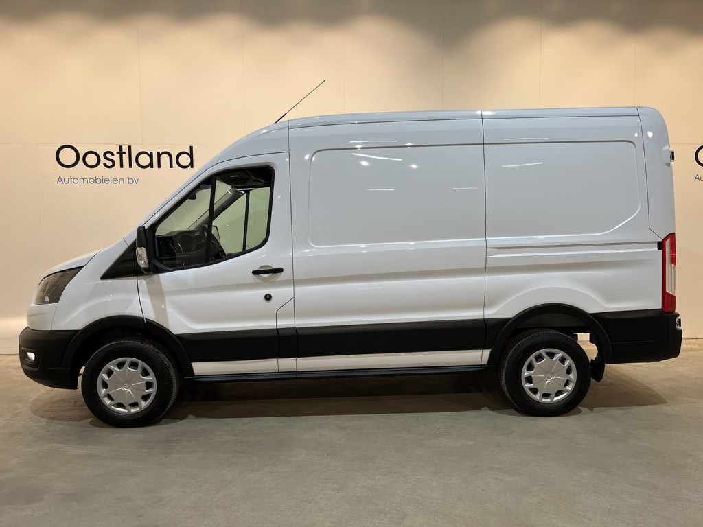 Ford E-Transit 350 L2H2 Trend 68 kWh / 100% Elektrisch !! / Airco / Cruise Control / CarPlay / Camera / Navigatie / 3-Zits / 6.600 KM !! 4