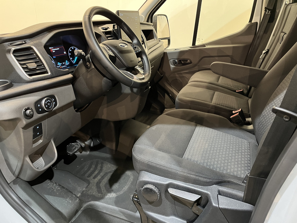 Ford E-Transit 350 L2H2 Trend 68 kWh / 100% Elektrisch !! / Airco / Cruise Control / CarPlay / Camera / Navigatie / 3-Zits / 6.600 KM !! 6
