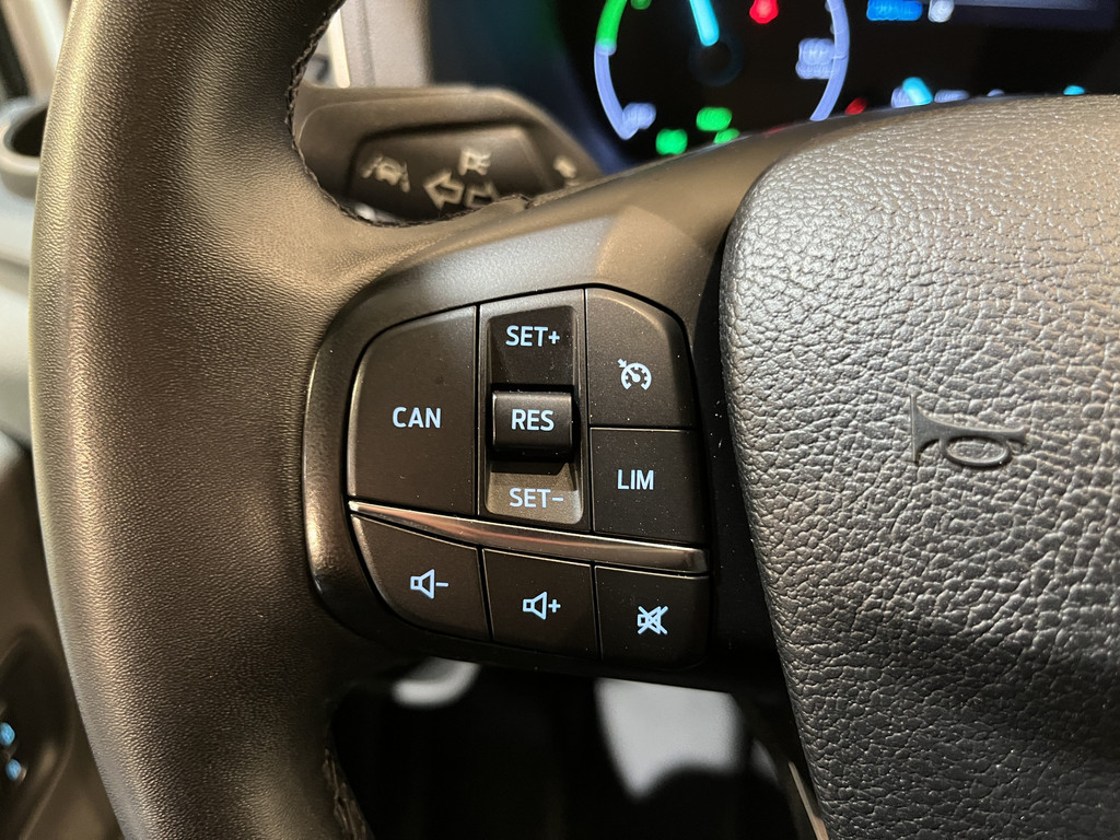 Ford E-Transit 350 L2H2 Trend 68 kWh 184 PK / 100% Elektrisch !! / Airco / Cruise Control / CarPlay / Camera / Navigatie / 3-Zits / 10.350 KM !! 14