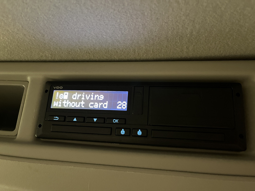 Ford E-Transit 350 L2H2 Trend 68 kWh 184 PK / 100% Elektrisch !! / Airco / Cruise Control / CarPlay / Camera / Navigatie / 3-Zits / 10.350 KM !! 16