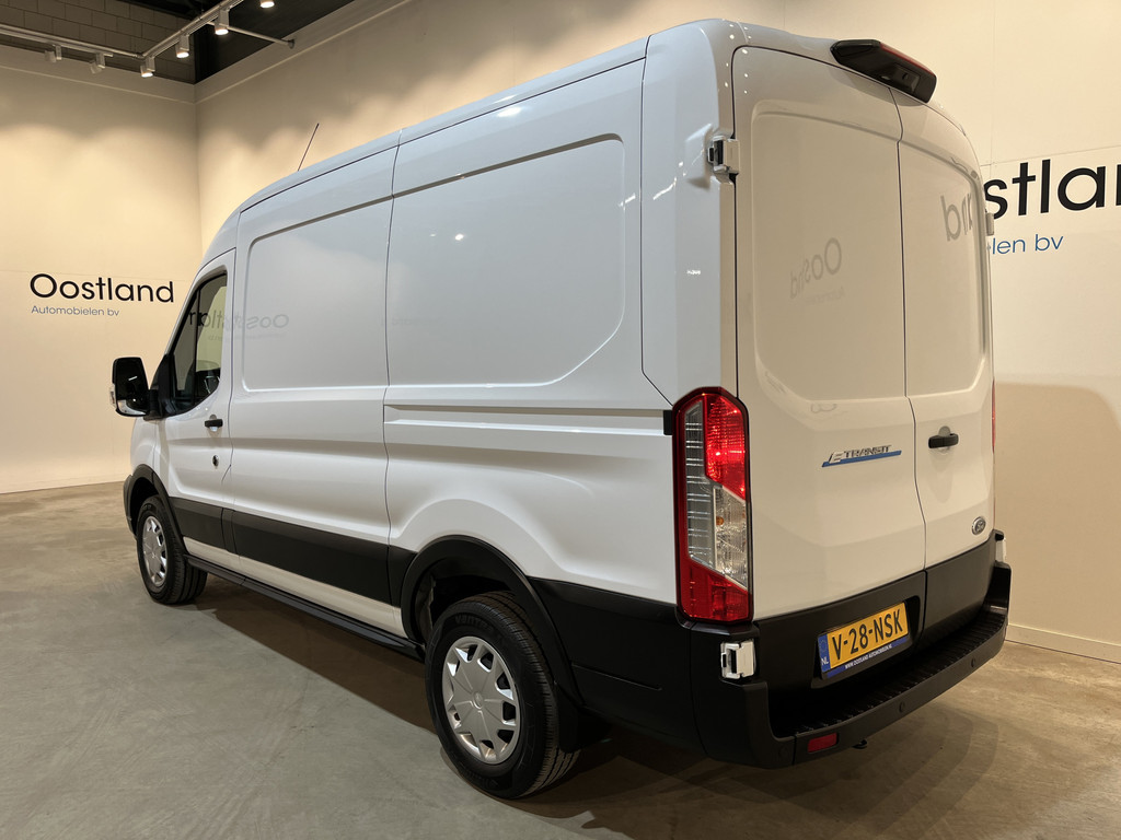 Ford E-Transit 350 L2H2 Trend 68 kWh 184 PK / 100% Elektrisch !! / Airco / Cruise Control / CarPlay / Camera / Navigatie / 3-Zits / 10.350 KM !! 20
