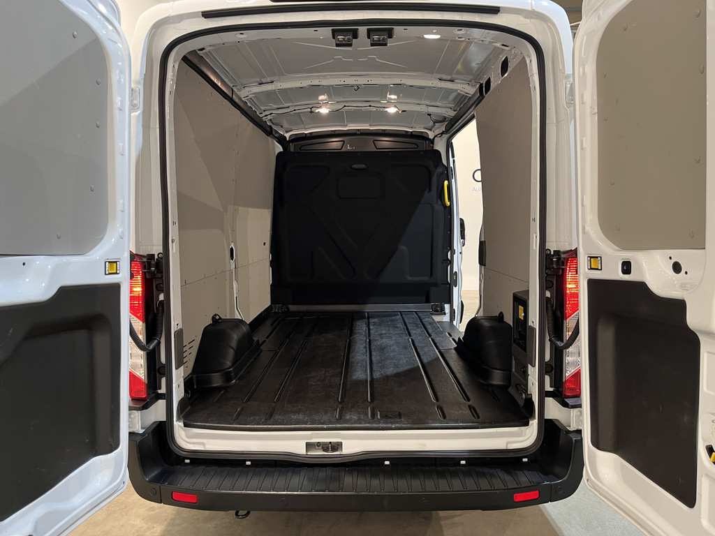 Ford E-Transit 350 L2H2 Trend 68 kWh 184 PK / 100% Elektrisch !! / Airco / Cruise Control / CarPlay / Camera / Navigatie / 3-Zits / 10.350 KM !! 5