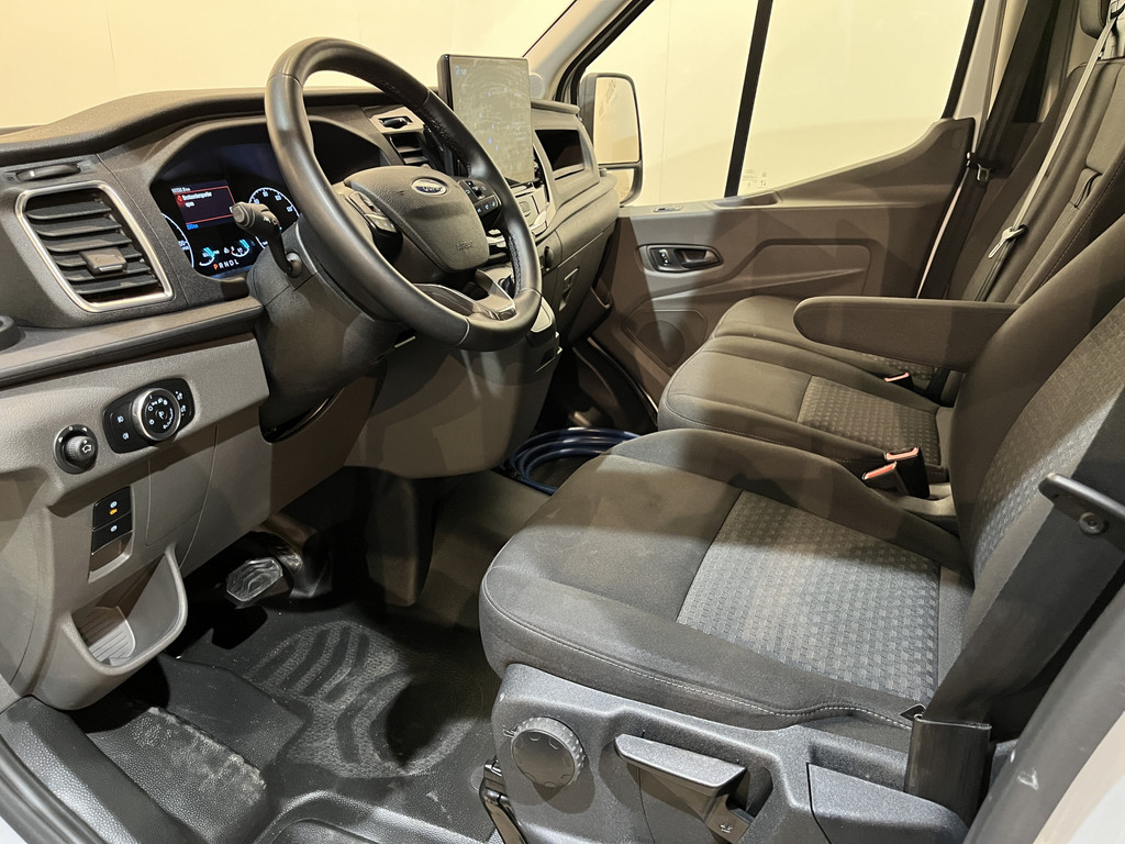 Ford E-Transit 350 L2H2 Trend 68 kWh 184 PK / 100% Elektrisch !! / Airco / Cruise Control / CarPlay / Camera / Navigatie / 3-Zits / 10.350 KM !! 6