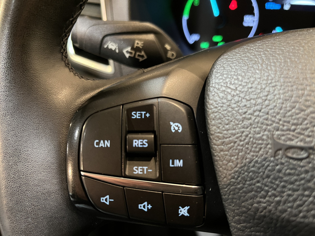 Ford E-Transit 350 L2H2 Trend 68 kWh 184 PK / 100% Elektrisch !! / Airco / Cruise Control / CarPlay / Camera / Navigatie / 3-Zits / 12.200 KM !! 13