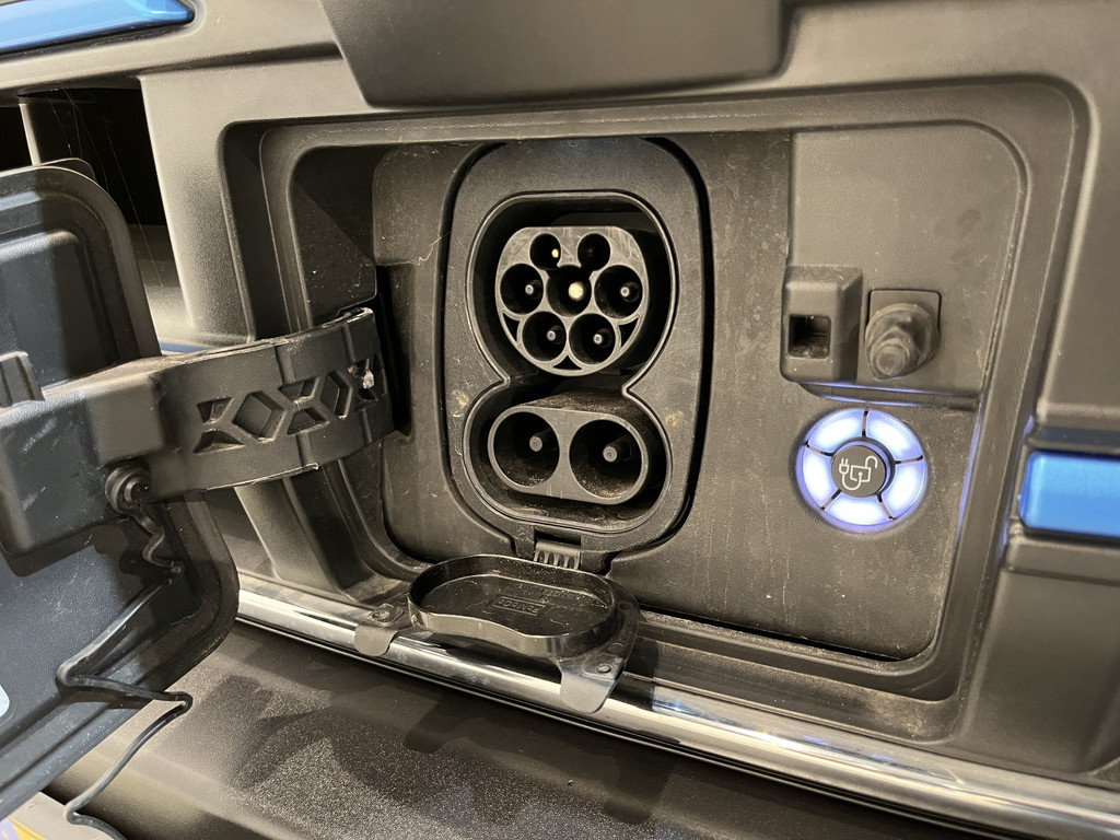 Ford E-Transit 350 L2H2 Trend 68 kWh 184 PK / 100% Elektrisch !! / Airco / Cruise Control / CarPlay / Camera / Navigatie / 3-Zits / 12.200 KM !! 16