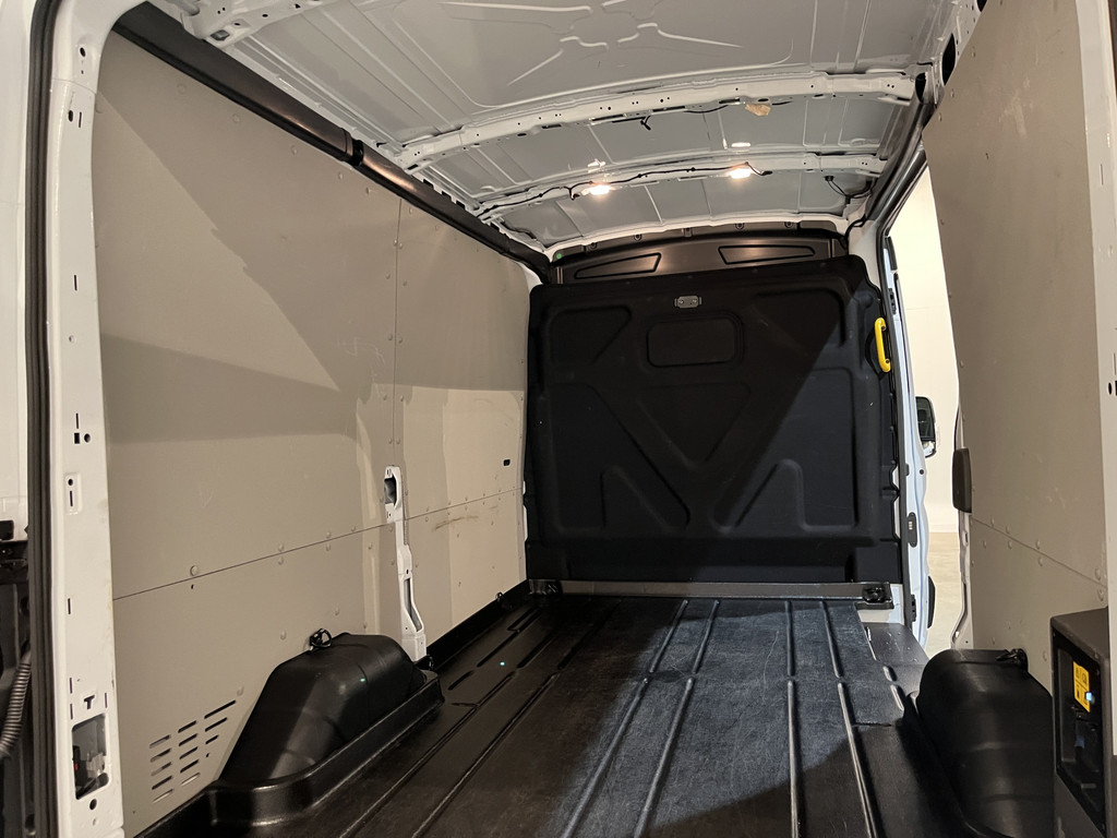 Ford E-Transit 350 L2H2 Trend 89 kWh / 100% Elektrisch !! / Airco / Cruise Control / CarPlay / Camera / Navigatie / 3-Zits / 11.000 KM !! 15