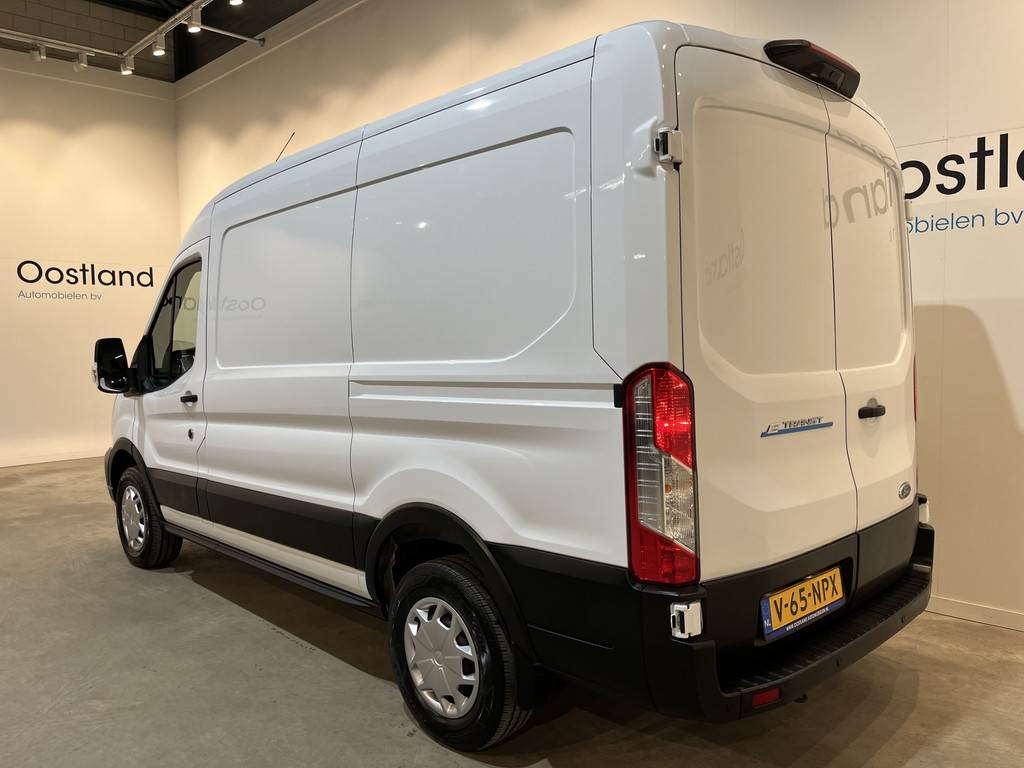 Ford E-Transit 350 L2H2 Trend 89 kWh / 100% Elektrisch !! / Airco / Cruise Control / CarPlay / Camera / Navigatie / 3-Zits / 11.000 KM !! 19