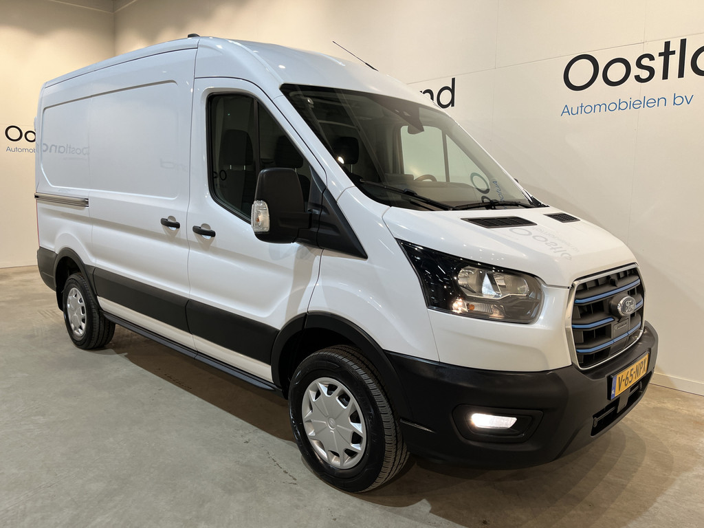 Ford E-Transit 350 L2H2 Trend 89 kWh / 100% Elektrisch !! / Airco / Cruise Control / CarPlay / Camera / Navigatie / 3-Zits / 11.000 KM !! 20